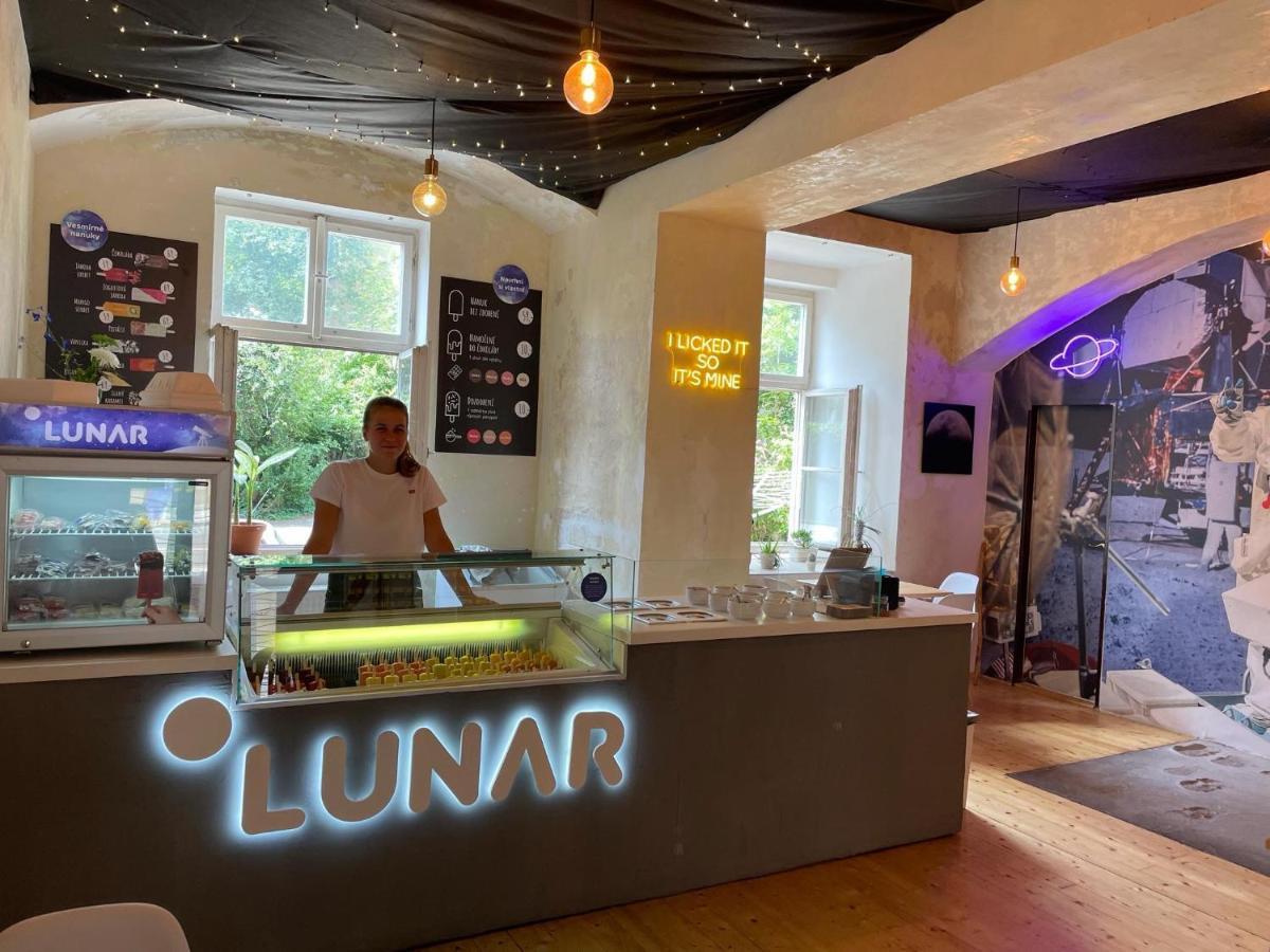 Charles Square Hostel プラハ エクステリア 写真