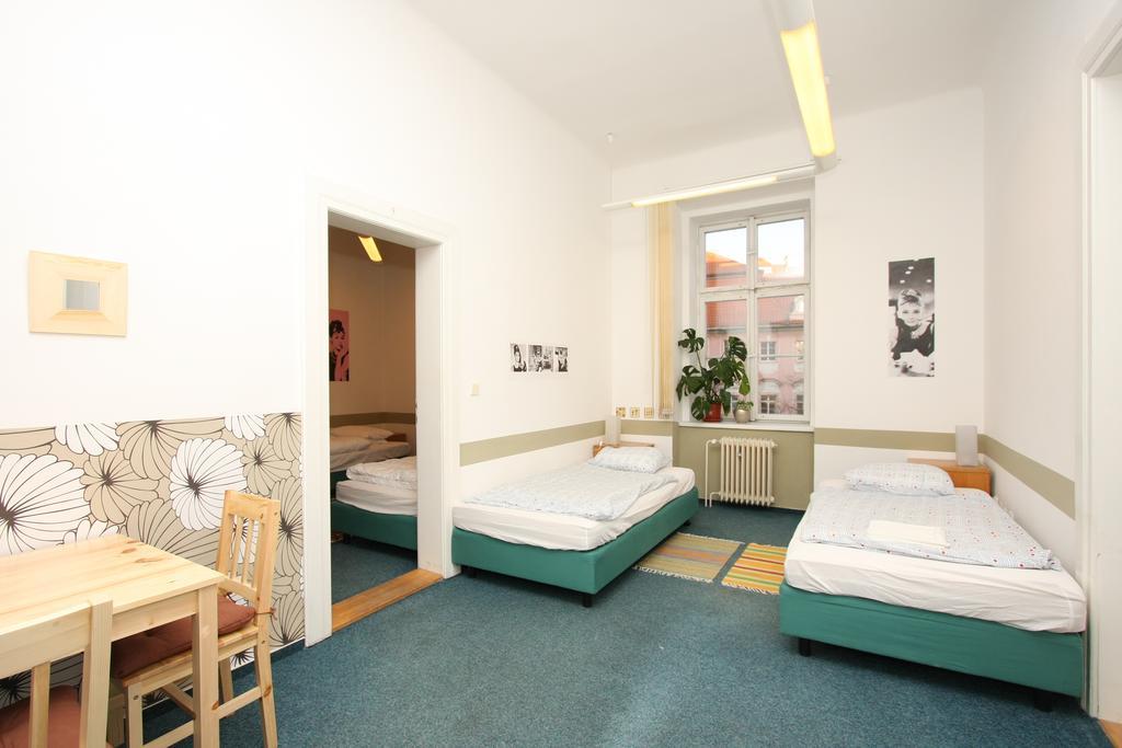 Charles Square Hostel プラハ エクステリア 写真