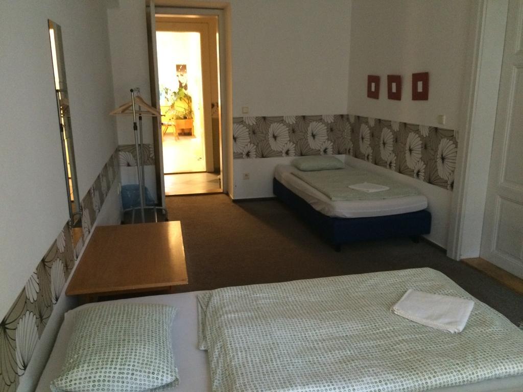Charles Square Hostel プラハ エクステリア 写真