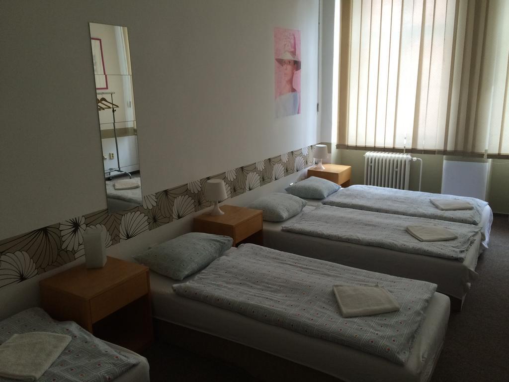 Charles Square Hostel プラハ エクステリア 写真