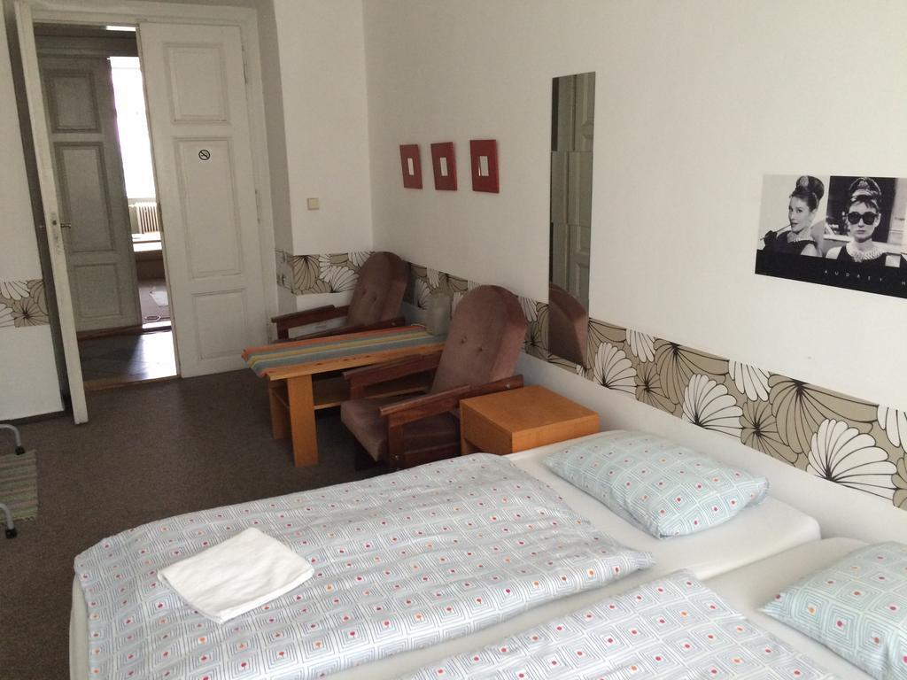 Charles Square Hostel プラハ エクステリア 写真