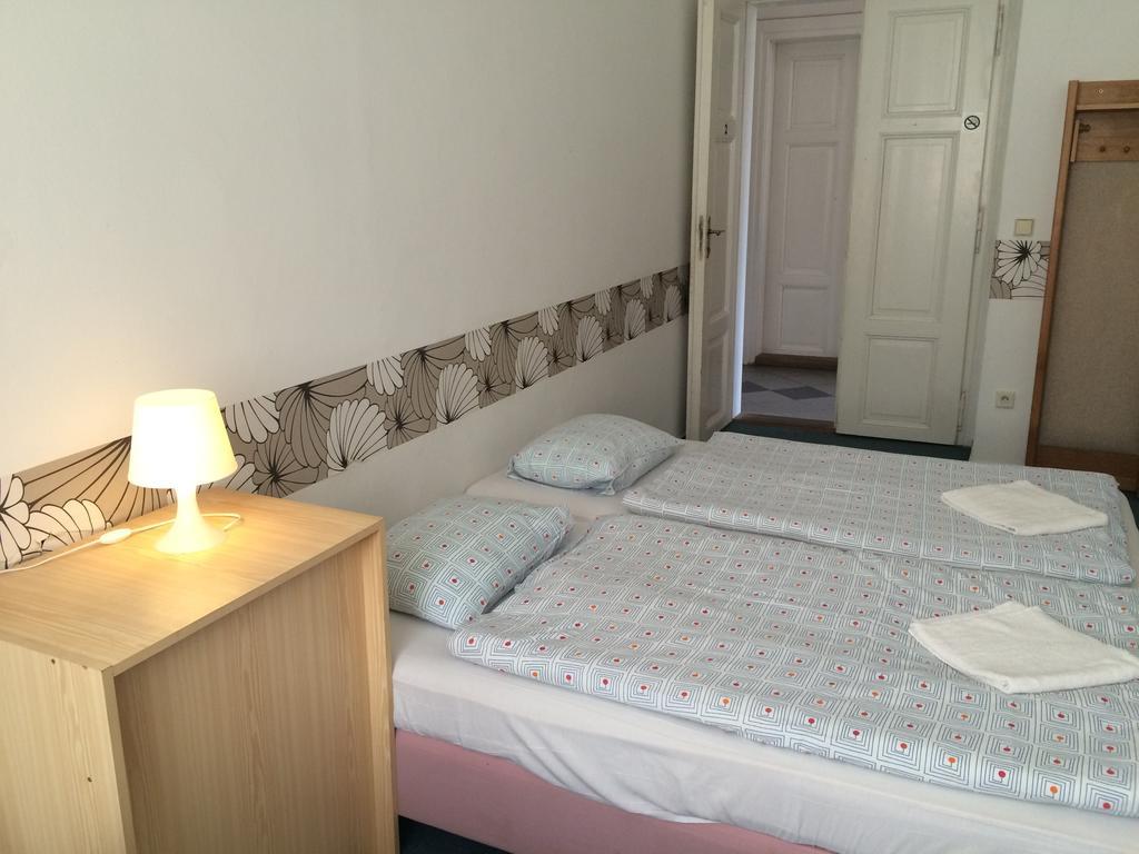 Charles Square Hostel プラハ エクステリア 写真