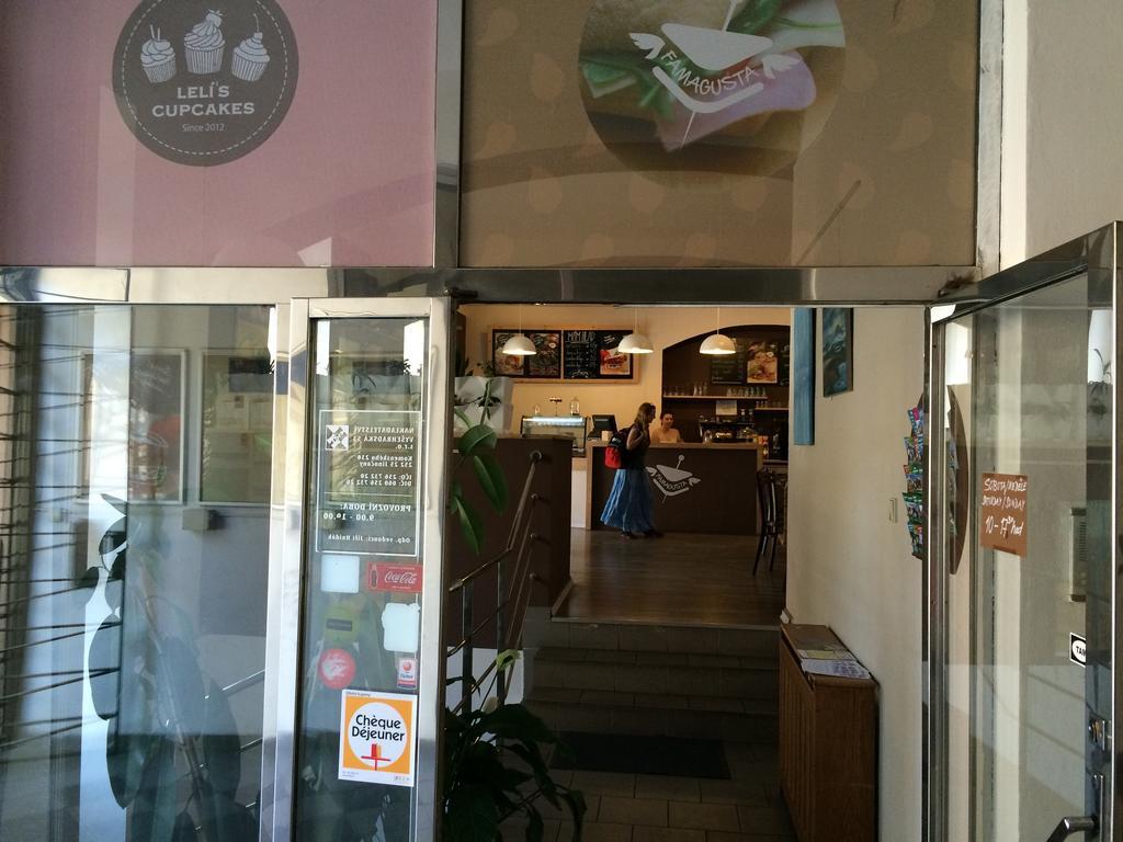 Charles Square Hostel プラハ エクステリア 写真