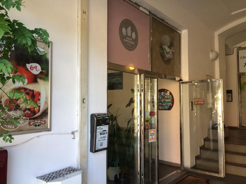 Charles Square Hostel プラハ エクステリア 写真