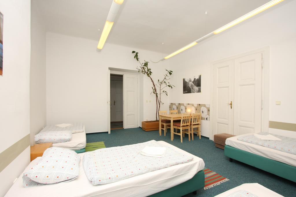 Charles Square Hostel プラハ 部屋 写真
